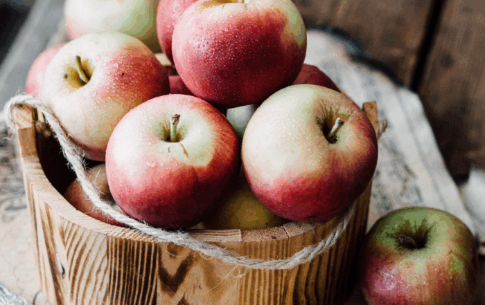 Fresh Market: apples
