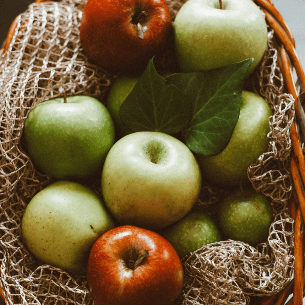 Fresh Market: apples